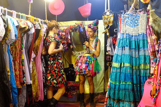 Как одеваться и что брать, собираясь на рынки Индии